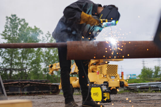 ESAB_Rebel EMP 215ic_6010 electrodes_Action.jpg