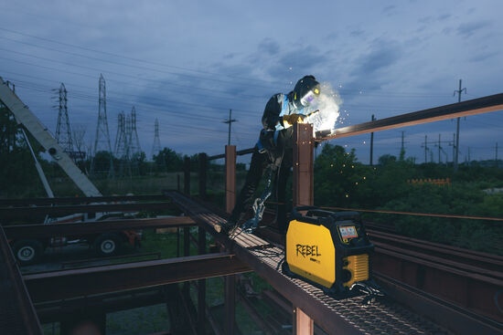 ESAB_Rebel EMP 215 ic_portability_Action.jpg