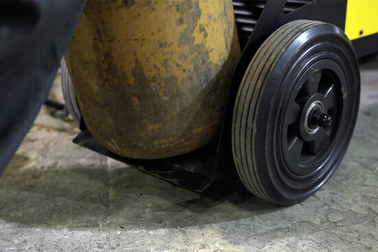ESAB_Rustler_MIG_PRO_Low-Cylinder-Entry_closeup_hi.jpg