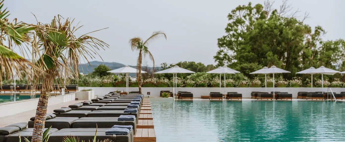 Why Gennadi Grand Resort? 