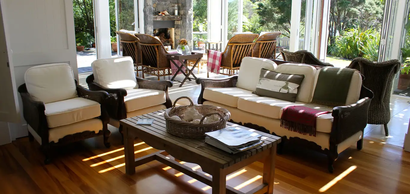 970 Lonely Bay : Guest Lounge and Solarium