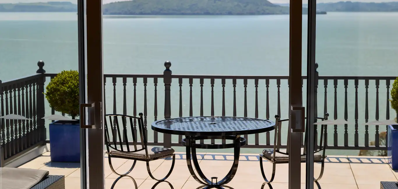 On The Point New Zealand : terrace