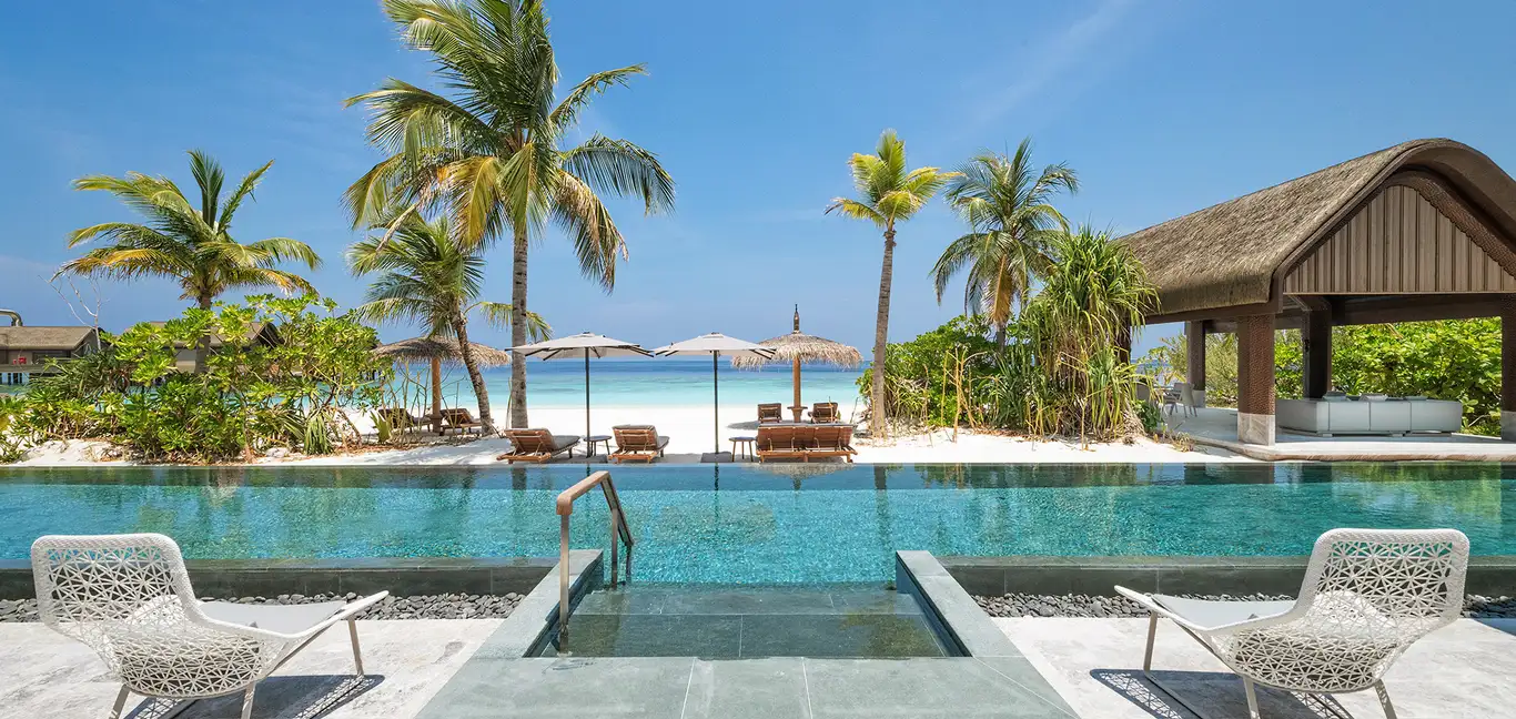 JOALI BEING : Pool with beach
