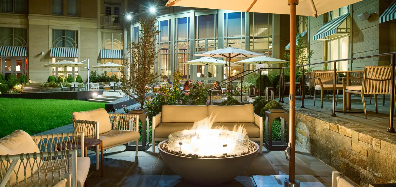 Salamander Washington DC : Courtyard in the Evening
