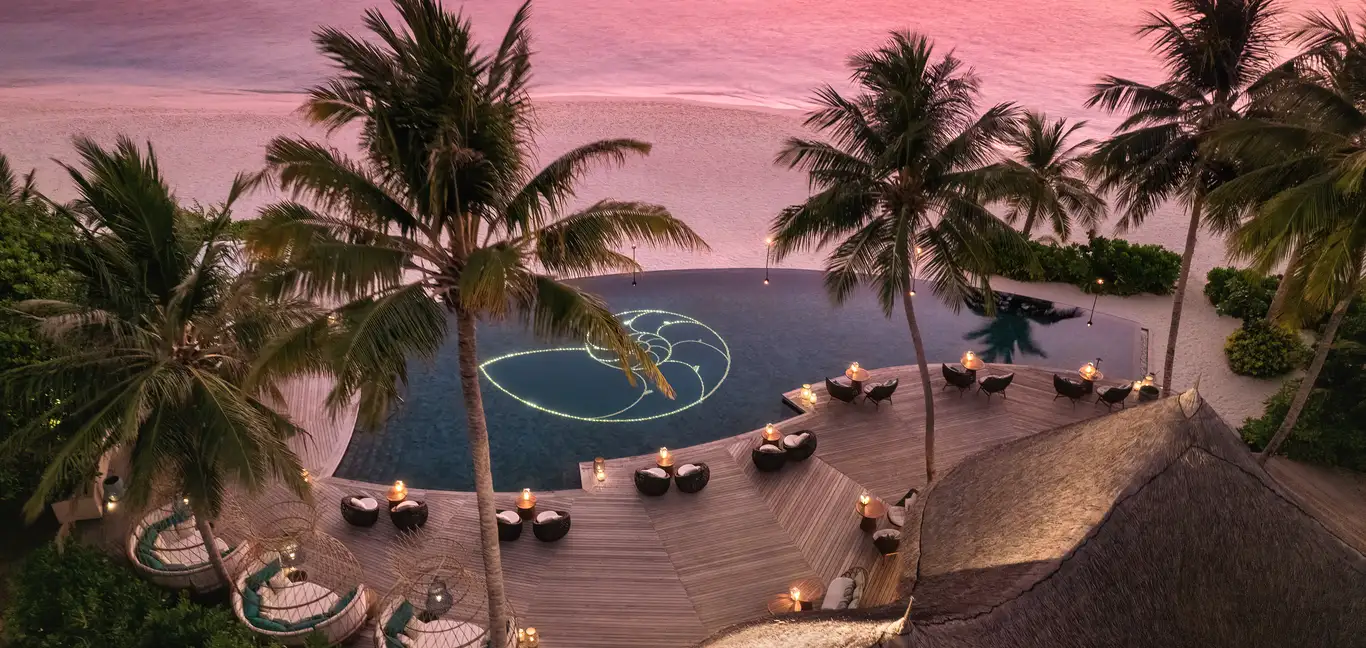 The Nautilus Maldives : Naiboli Bar at Sunset 