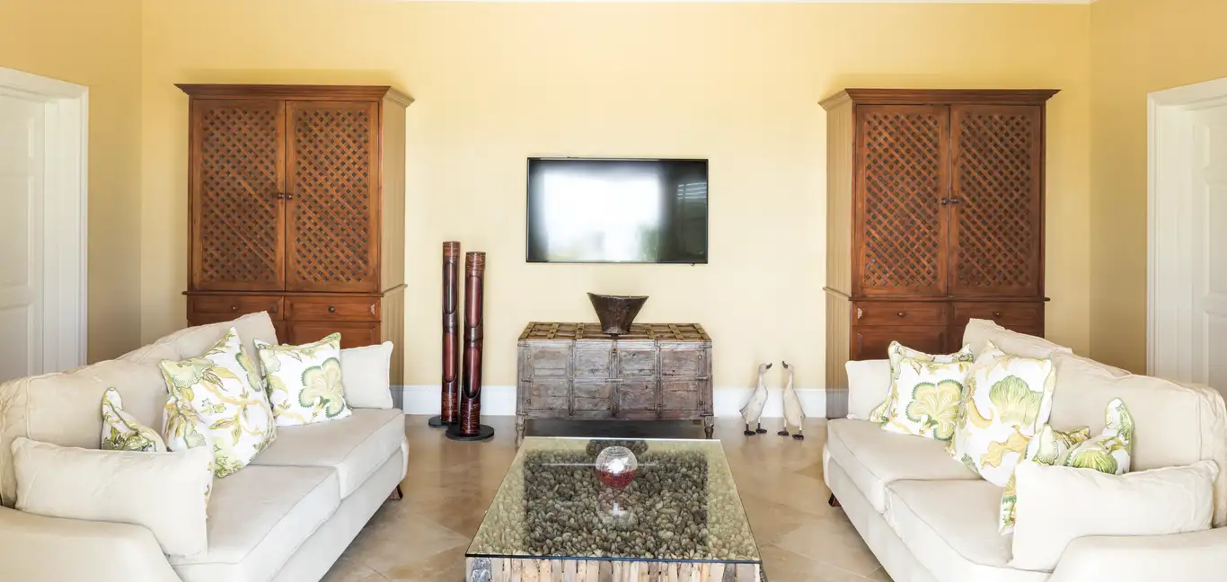 Morning Glory at Jumby Bay Island : Living Room 
