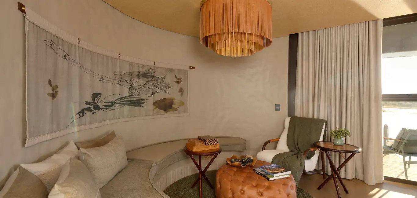 N’weti Camp at Sandringham Private Game Reserve : Suite Lounge Nook 