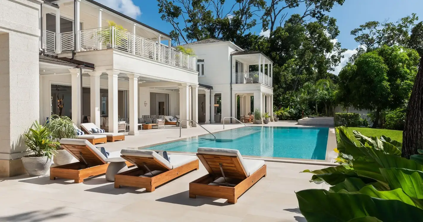 Villa Tamarindo : Swimming Pool and Exterior