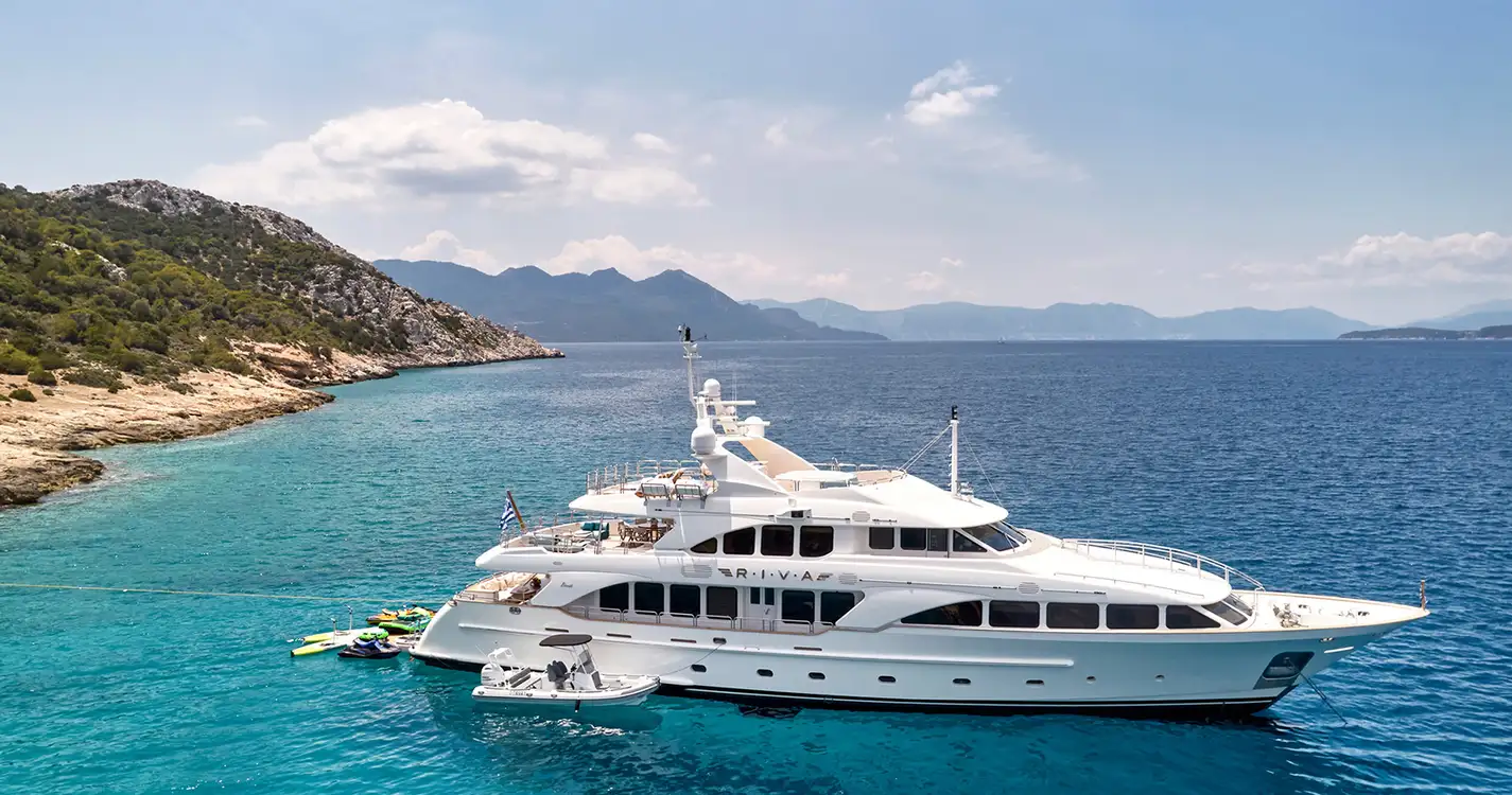 Riva I : Riva I Exterior