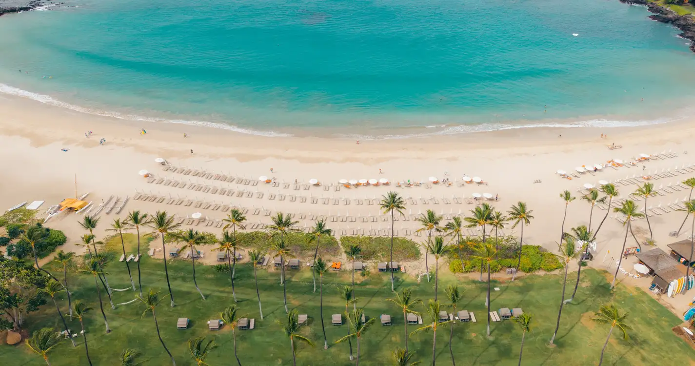 Mauna Kea Beach Hotel, Autograph Collection : Lawn Daybeds